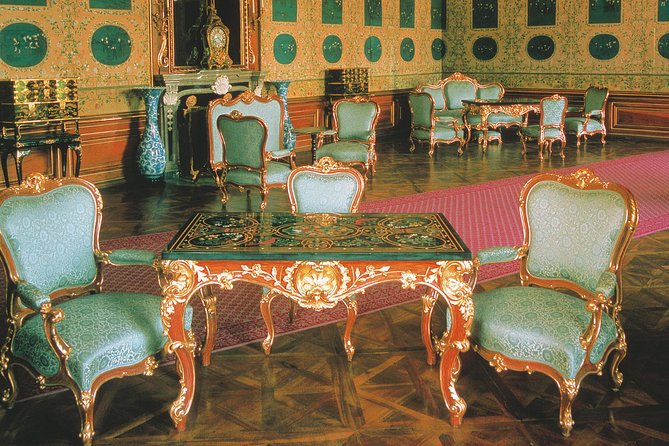 Vienna: Skip the Line Schönbrunn Palace and Gardens Guided Tour - Stop 2: Inside the palace, a highlights tour that actually tells you what you’re looking at