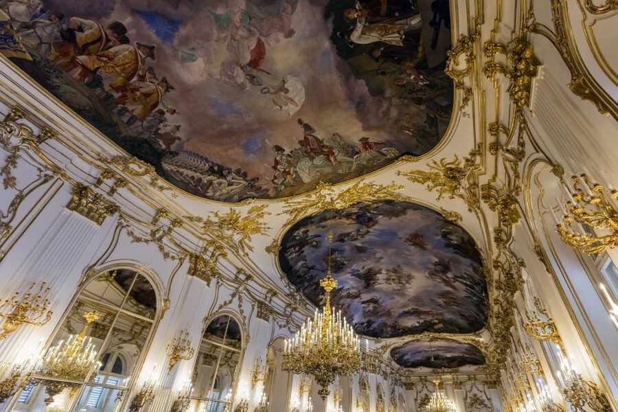 Vienna: Skip-the-Line Schönbrunn Palace & Gardens Tour - Price and value at $76 for a 2.5-hour partner-guided circuit