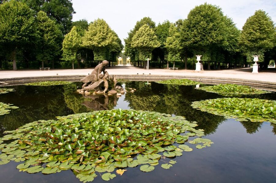 Vienna: Skip-the-Line Schonbrunn Palace Private Tour - If you pick the Grand Tour: 40 chambers and the Blue Chinese Salon payoff