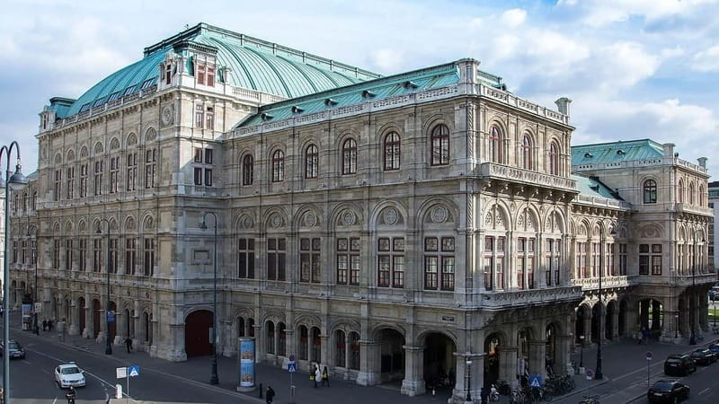 Vienna: Small Group Guided Walking Tour of City Highlights - Graben, Kohlmarkt, Plague Column, St. Peter’s, and the approach to St. Stephen’s Cathedral
