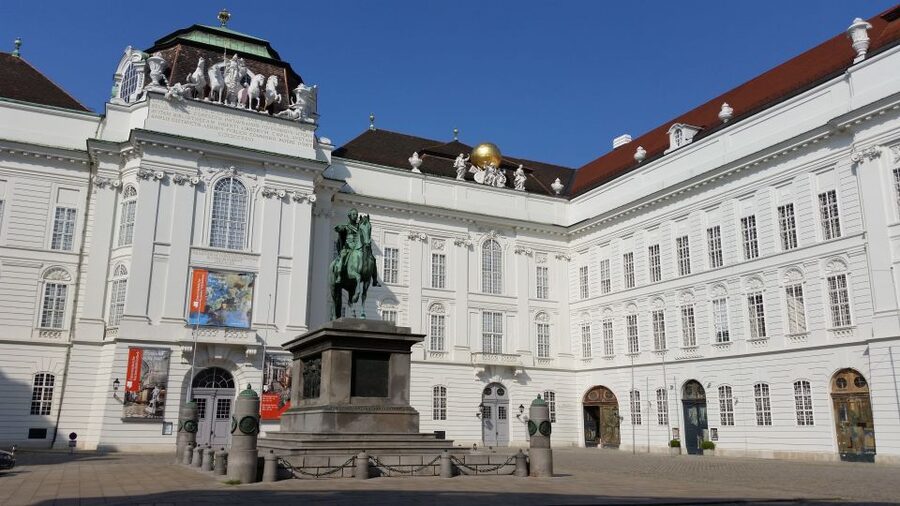 Vienna St. Stephen's Cathedral and city walk - Hofburg courtyard moments: the choir view and Swiss Gate