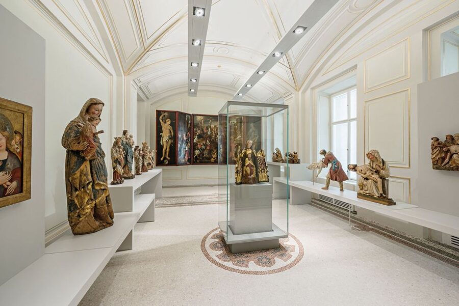 Vienna: St. Stephen's Cathedral & Dom Museum Wien Tickets - St. Stephen’s Cathedral Inside: Audio Guide and What to Prioritize