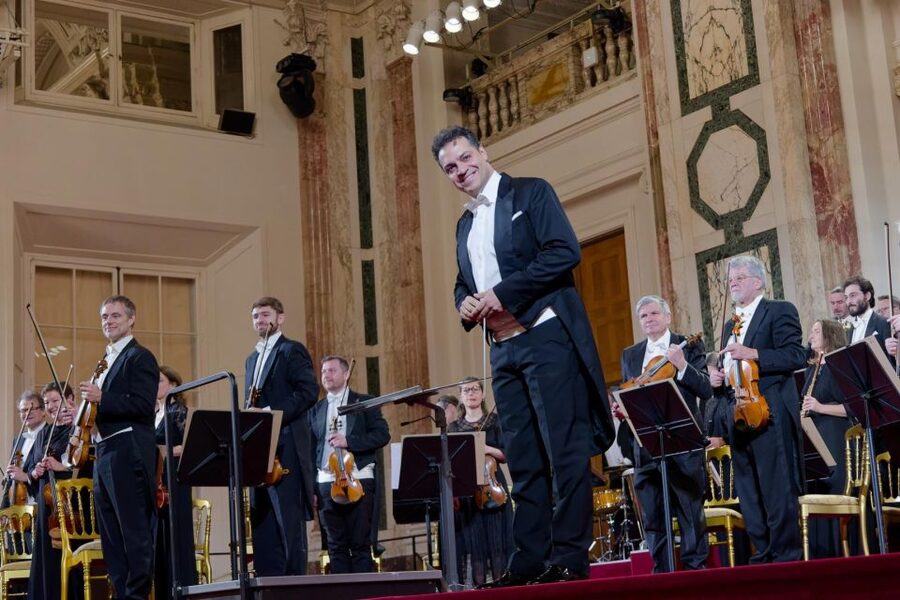 Vienna: Strauss and Mozart Concert at Hofburg Palace - Languages, rules, and the practical side of enjoying it