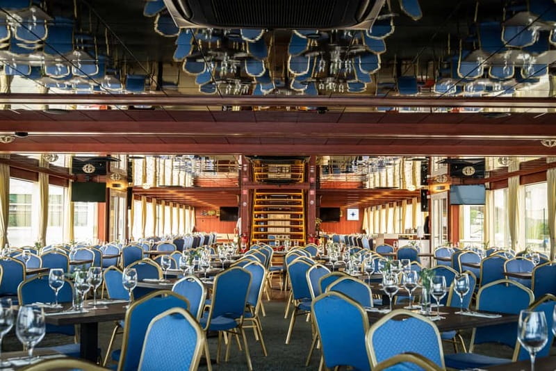 Vienna: Sunset Summer Cruise - Live music onboard: the atmosphere is the real dining partner