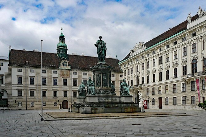 Vienna: The Great Plague Exploration Game - Stephansplatz clues, then the view-making stop at Stock im Eisen
