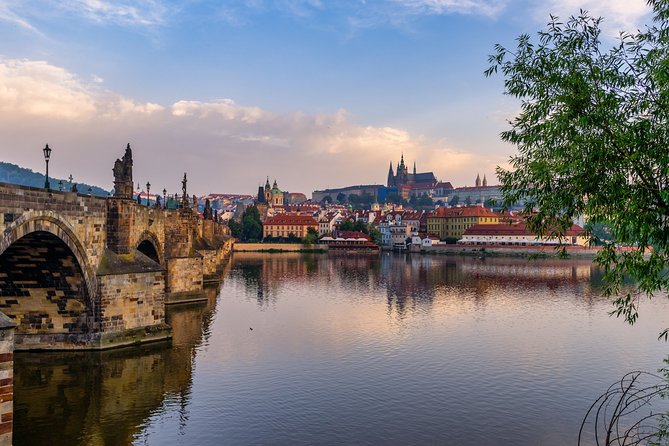 Vienna to Prague - Private Transfer with 2 hours of Sightseeing - Tickets, lunch, and what is actually included