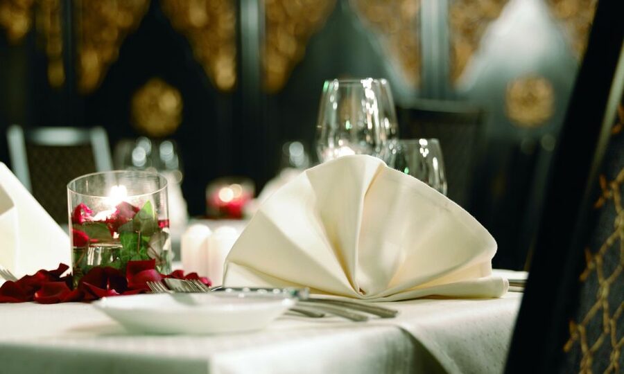 Vienna: Traditional Dinner Show at the Wiener Rathauskeller - The show’s musical journey: from Tirol to Vienna classics