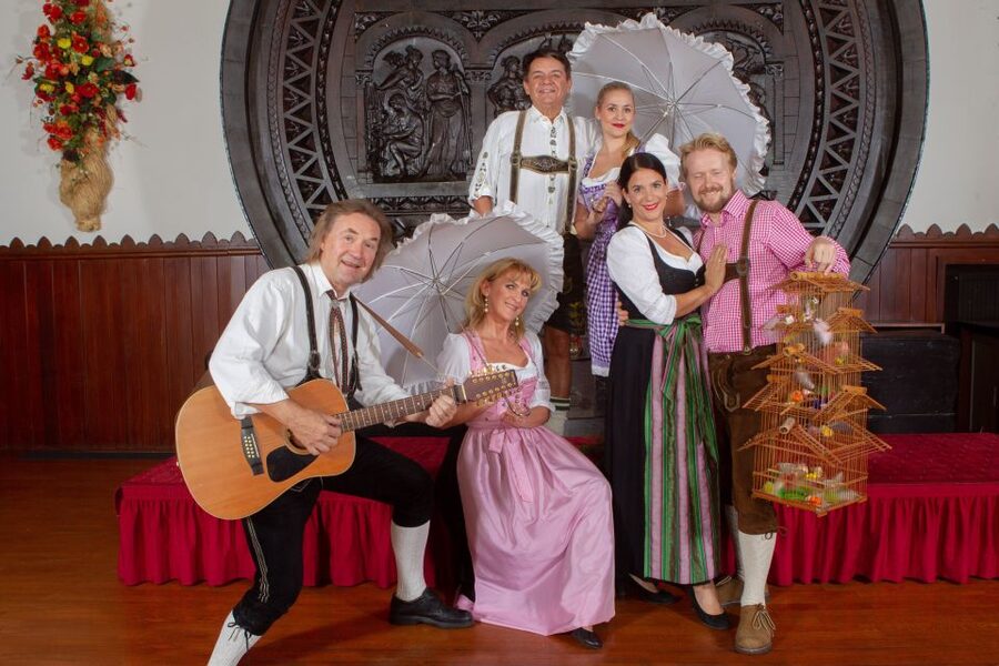 Vienna: Traditional Dinner Show at the Wiener Rathauskeller - Dinner at the show: what’s actually on your plate