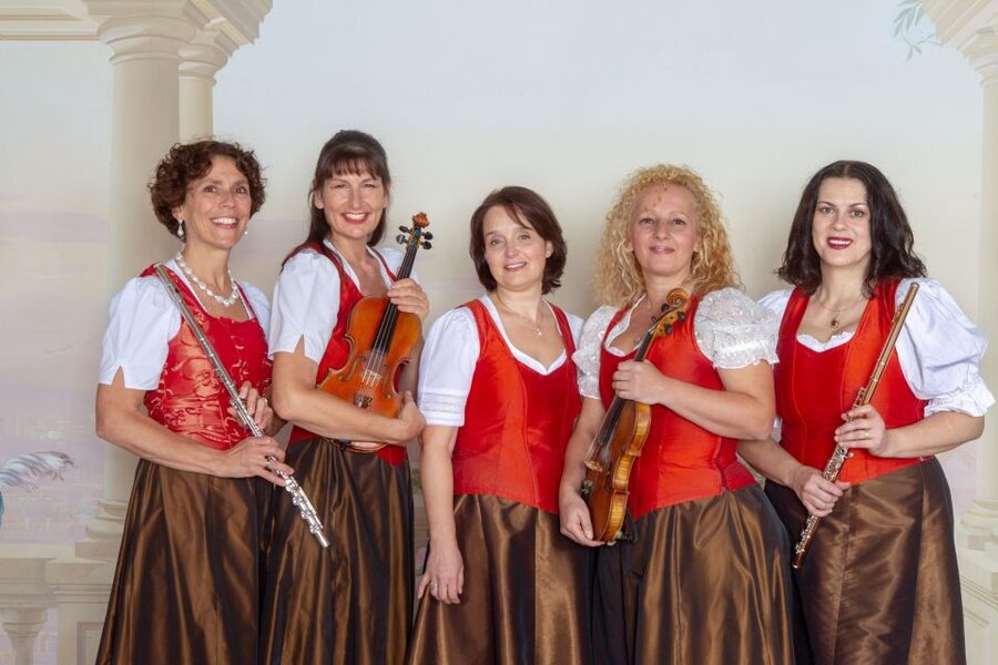 Vienna: Traditional Dinner Show at the Wiener Rathauskeller - Price and value: is $97 fair for Vienna dinner show entertainment?
