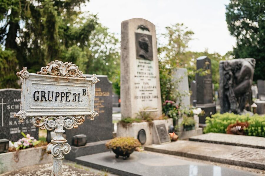 Vienna: Vienna Central Cemetery Guided Walking Tour - Luegerkirche and the Architecture You Would Miss Alone