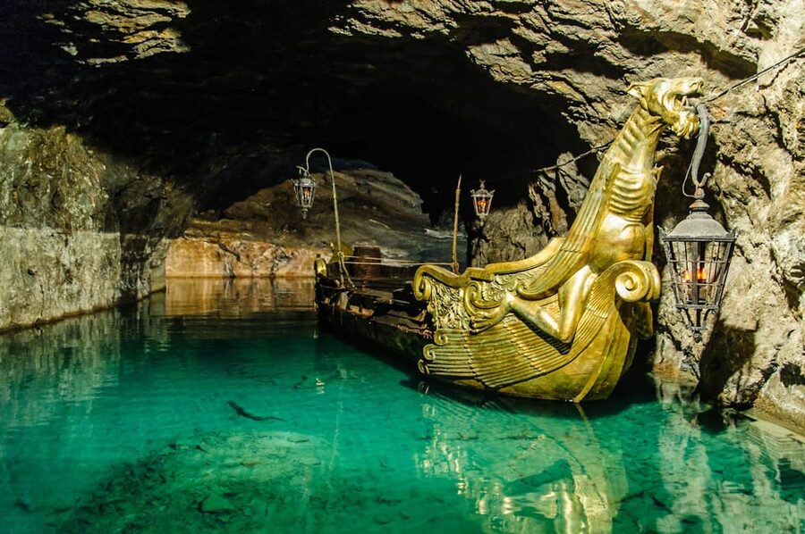 Vienna: Vienna Woods Tour with Underground Lake and Wine - A half-day escape from central Vienna into the Vienna Woods