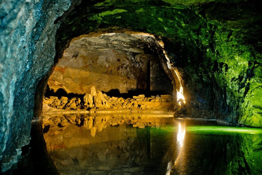 Vienna: Vienna Woods Tour with Underground Lake and Wine - Seegrotte Hinterbrühl and the underground lake boat ride
