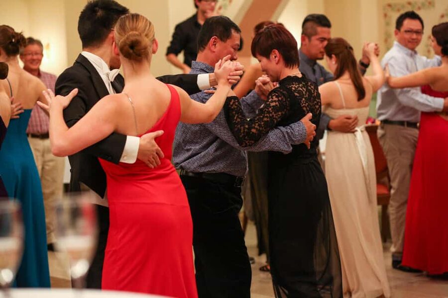 Vienna: Viennese Waltz Workshop for Couples - Getting Oriented at the Waltz School Reception