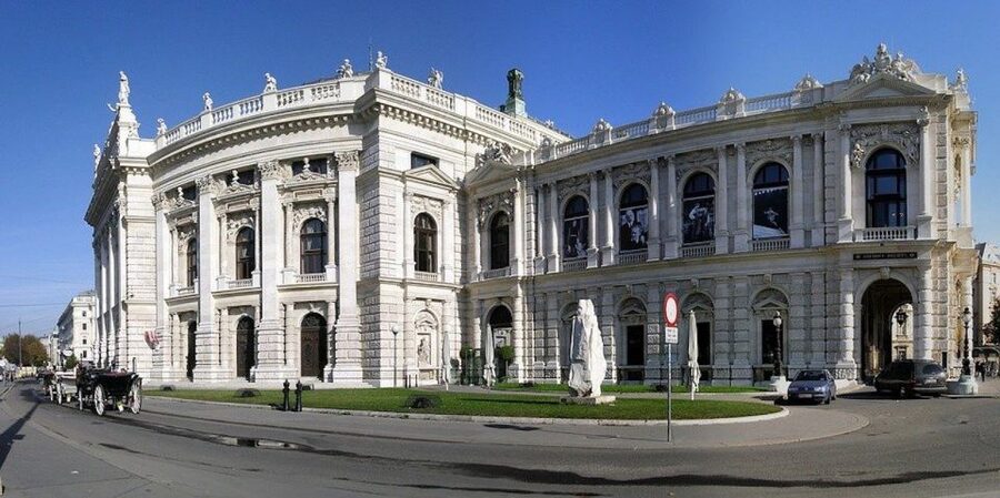 Vienna: Walking Tour of the Historic Ringstrasse - University of Vienna and the idea of culture as power