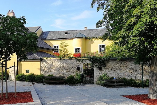 Vienna Woods Wine Tour - Wines, Vines & Good Times! - Small Group Size and English Guide: Why You’ll Actually Talk