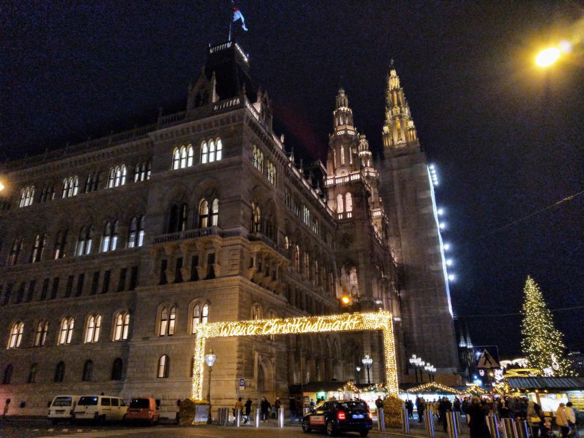Wien: Tour with locals on the trails of the Christmas Tree - A Christmas tree story told through Vienna’s streets, not just ornaments